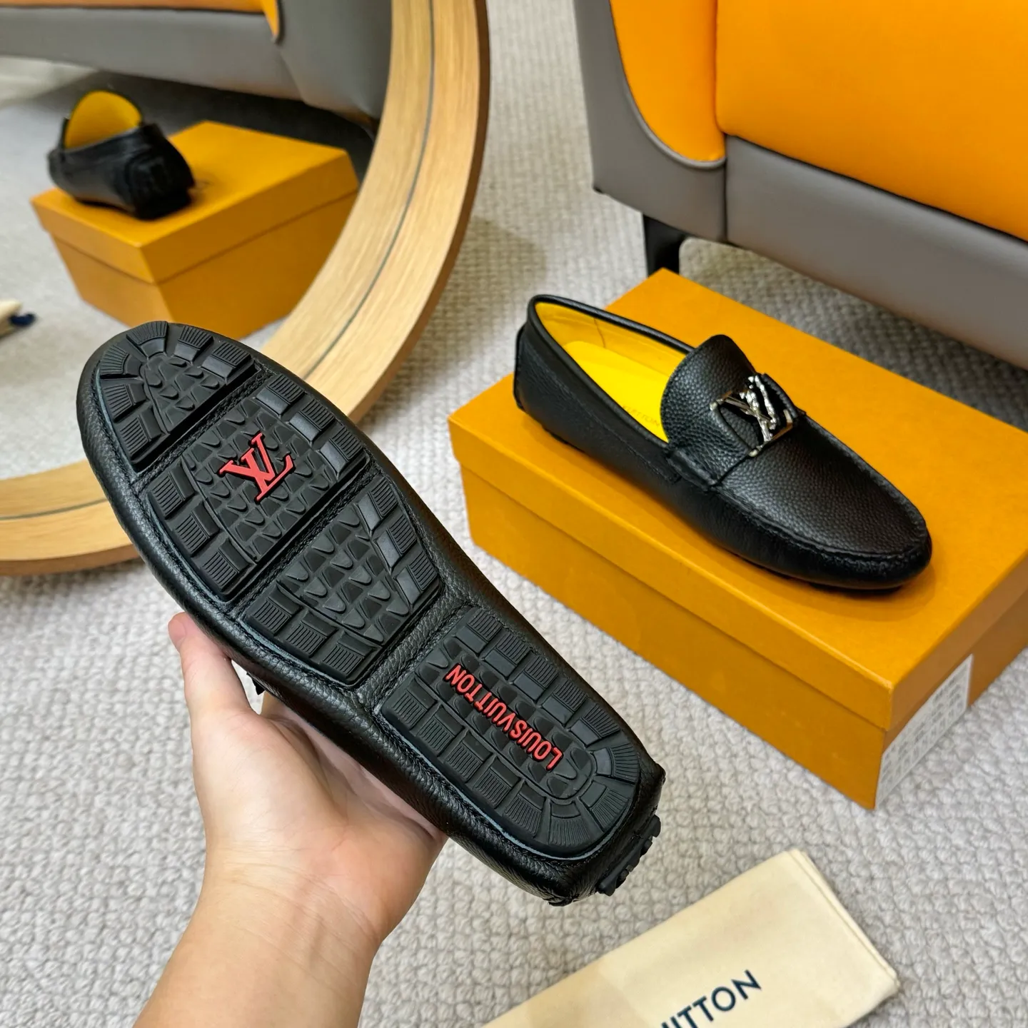 Men's men's shoes 💰420 (Yangli) LV 2⃣️0⃣️2⃣️5️⃣Spring and summer counter GLORIA series models ✈️Original factory special leather production, original last type. A classic driving slip-on casual shoe that shows an elegant style with exquisite craftsmanship details such as Monogram embossing all over the upper🌀Italian imported calfskin fabric Sheepskin foot pads➕Inside～Private mold replica sole Unique style Comfortable driving slip-on Size: 4-12 (38-46) Comes with [Counter packaging: original box, wrapping paper, card, instruction manual, shoehorn, cloth bag] No pressure to enter and leave the counter!